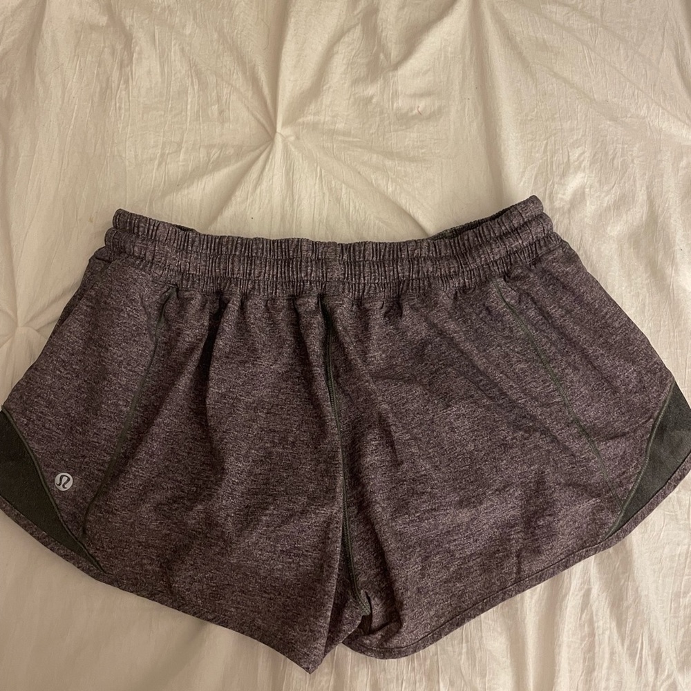 Lululemon Hotty Hot low- rise lined short 2.5